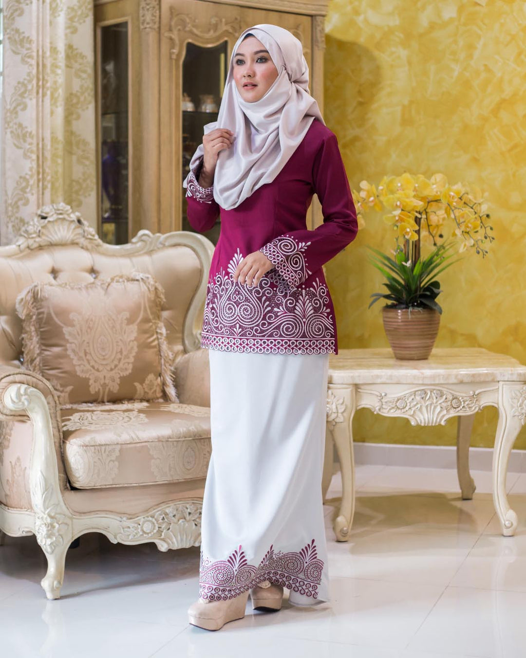 Kurung Moden Sulam Camellia Dark Maroon
